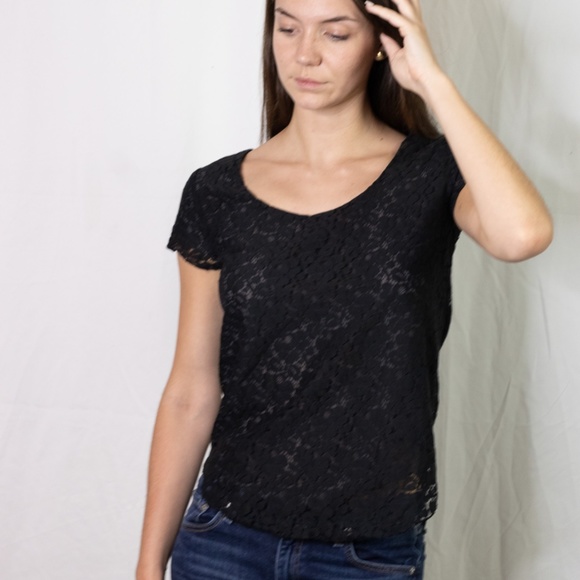 Talula Aritzia black floral lace short sleeve top - Picture 2 of 8
